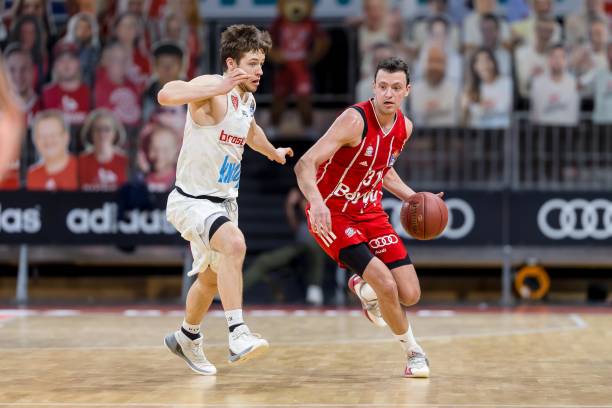 其中有5名 其中有5名